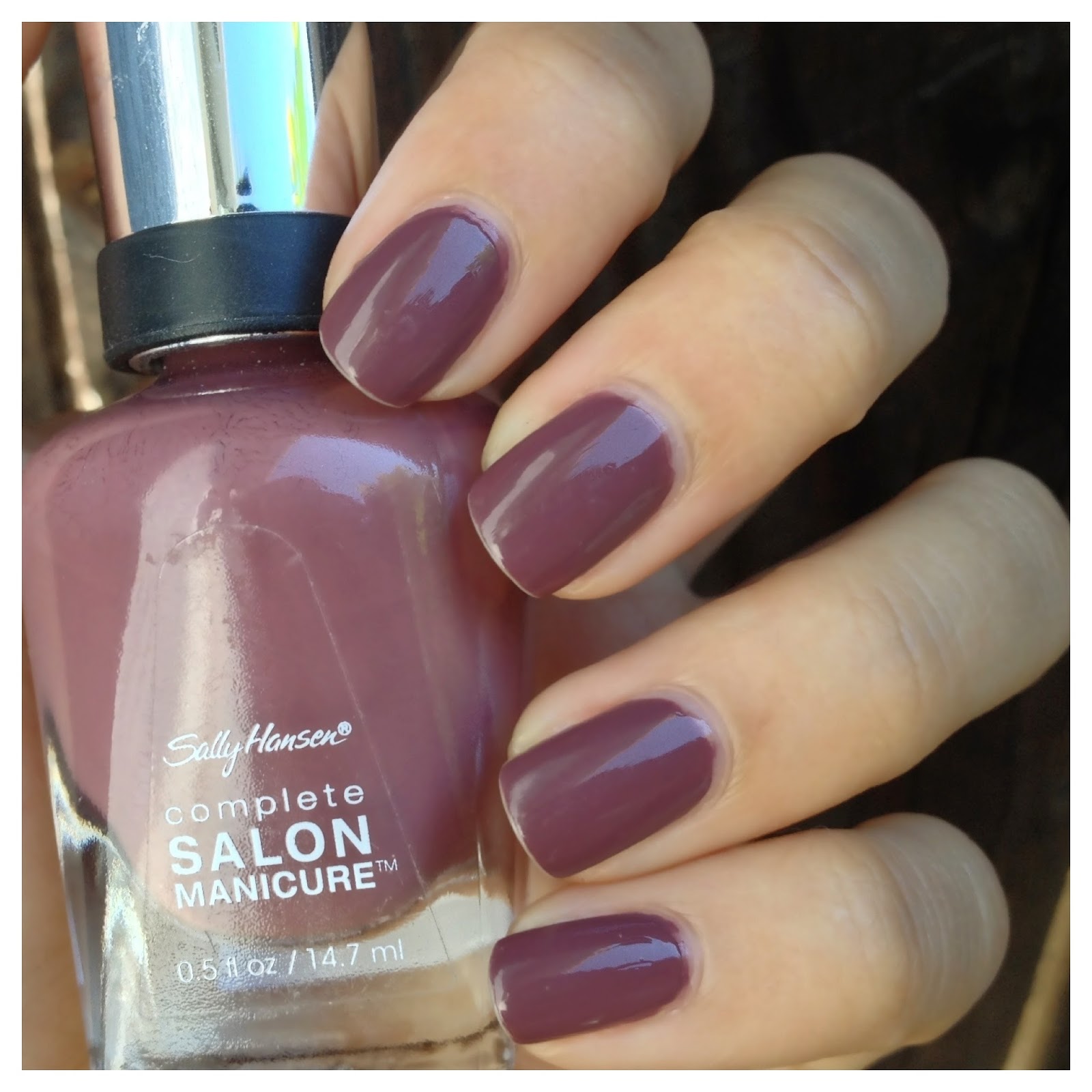 What I Blog About When I Blog About Books NOTD Sally Hansen "Plum's