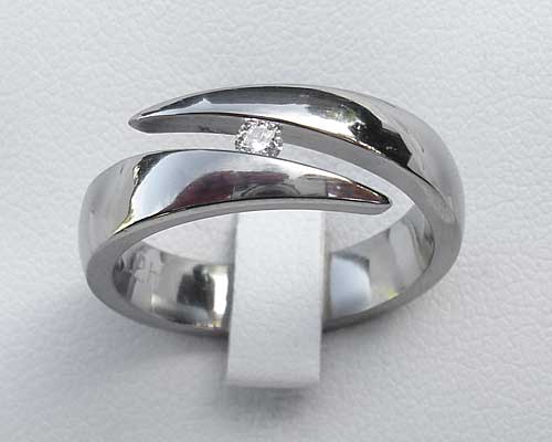  a circle that has no and tension set diamond titanium engagement ring