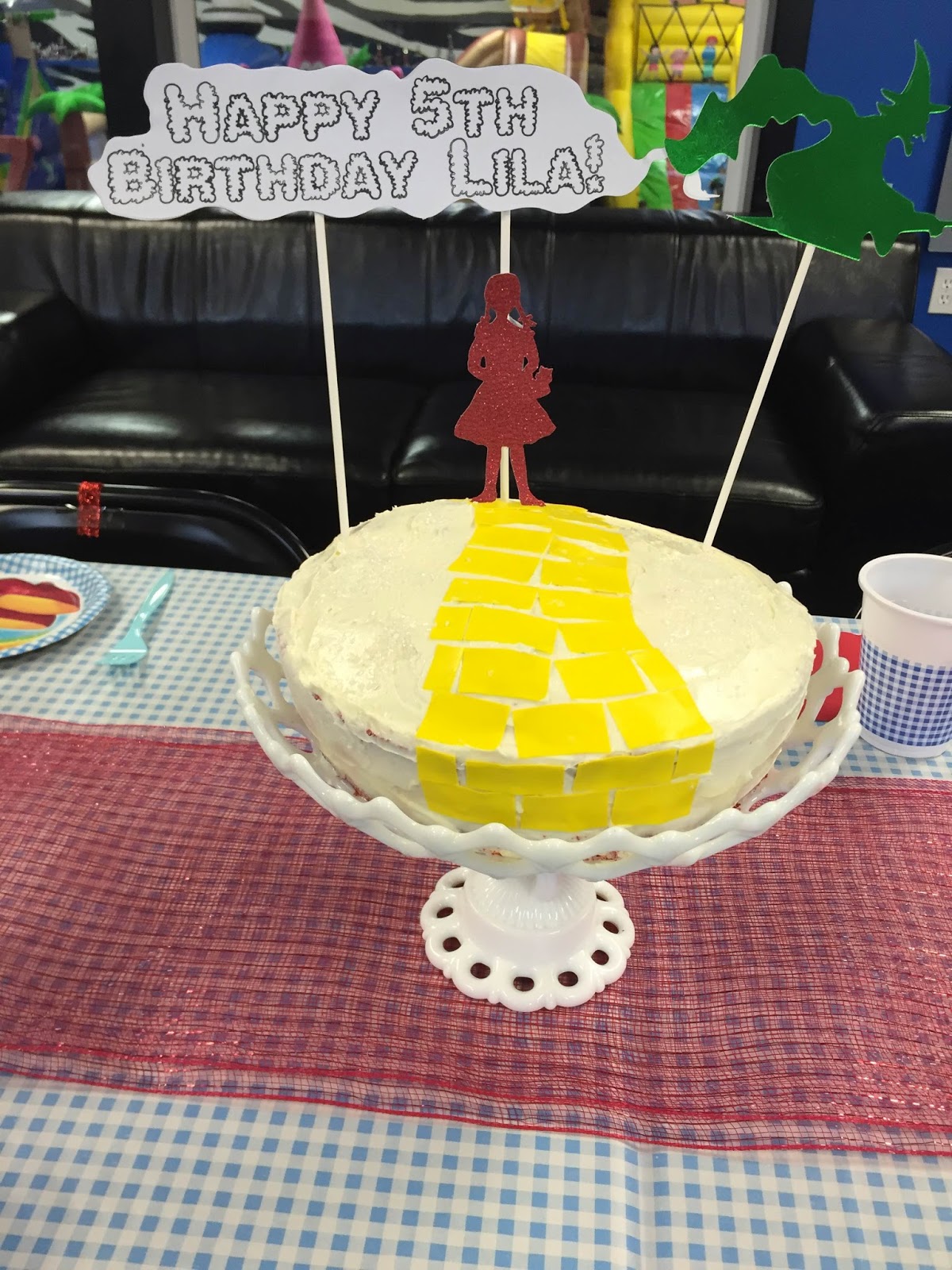 The Dabbling Crafter Diy Sunday Wizard Of Oz Birthday Party