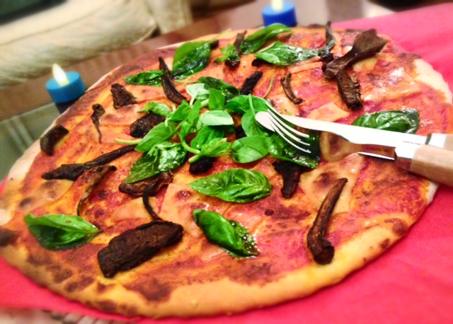 Porchini Mantarlı Ev Yapımı İnce Hamur İtalyan Pizza