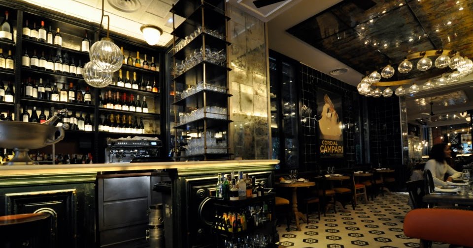 TOTO, RESTAURANTE ITALIANO & WINE BAR Saltando en la cama