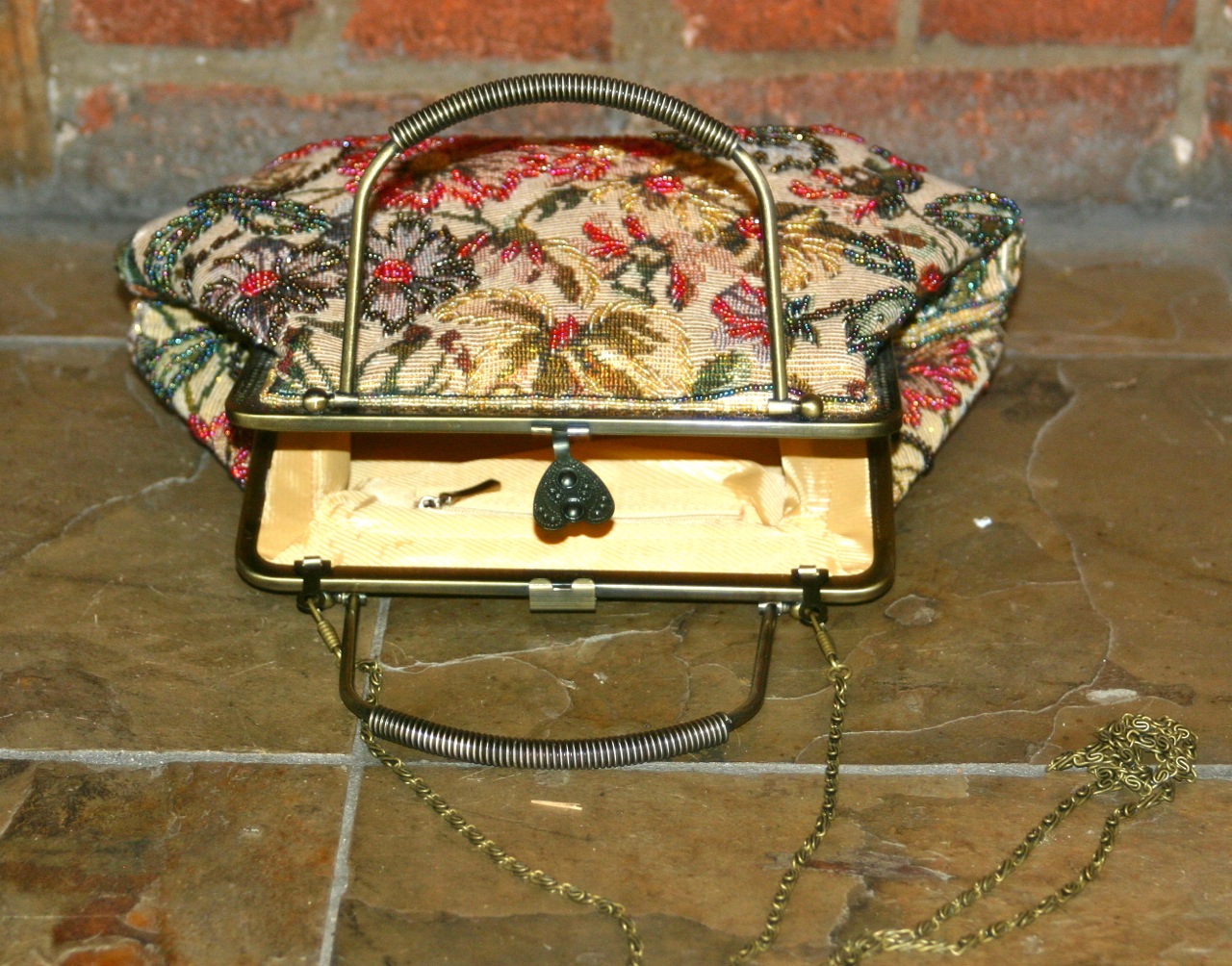 Giveaway II: Vintage Beaded Handbag [Closed] - Economy of Style