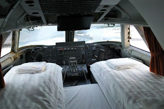 jumbo-hostel-cockpit