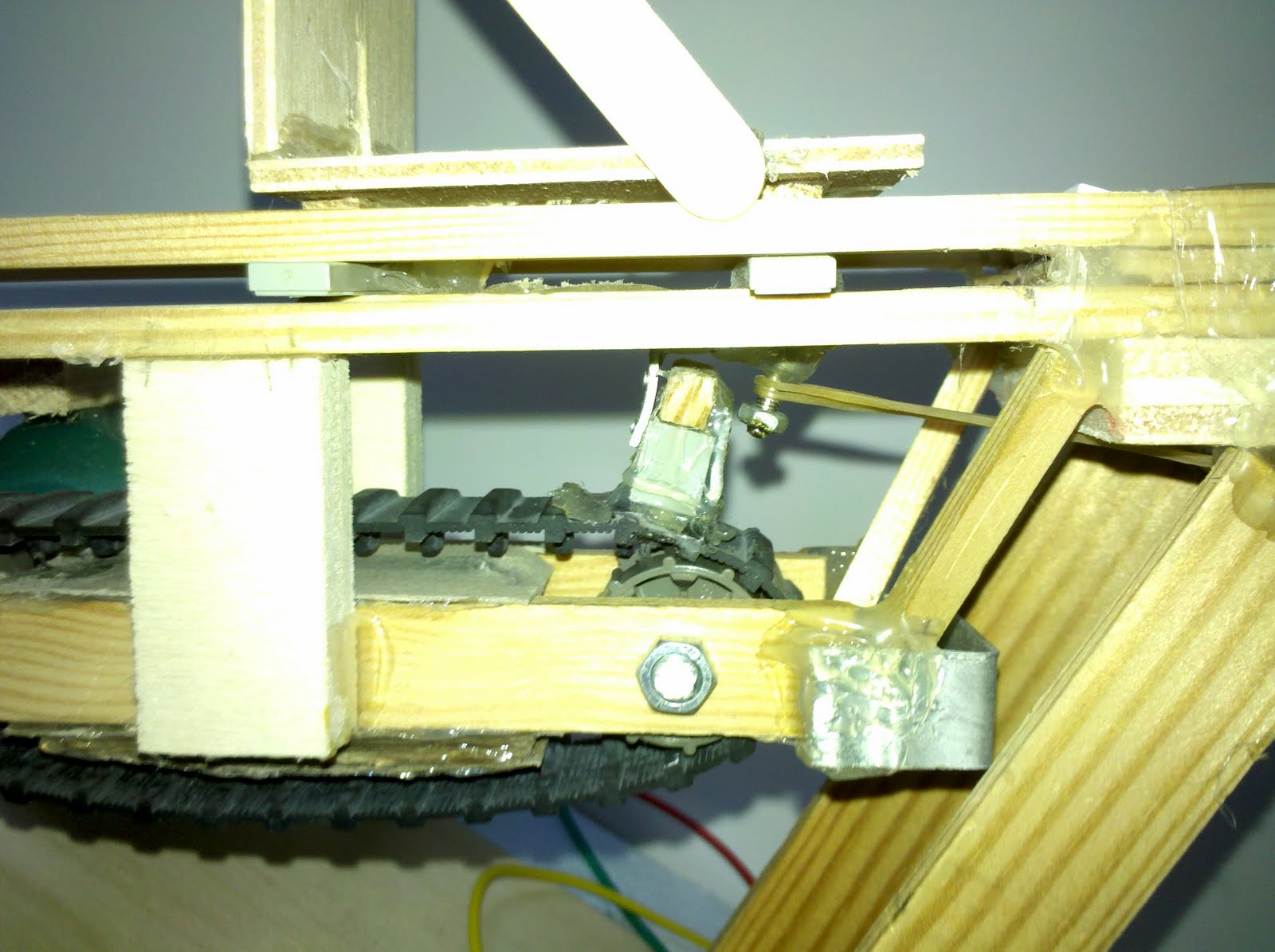 Do It Yourself Gadgets Ball throwing machine