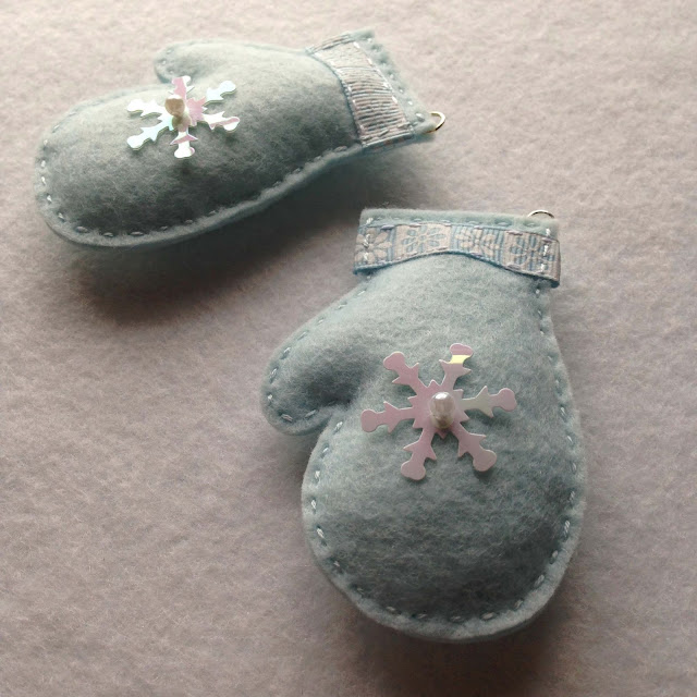 KBB Crafts & Stitches: Mitten Napkin Ties