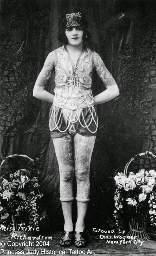 20 Amazing Vintage Portrait Photos of Women With Full Body Tattoos