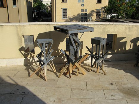 Muebles rusticos; sillas, sofas, percheros...