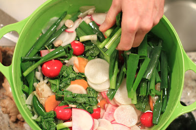 Assembling vegetables for kimchi