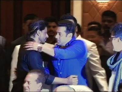 http://3.bp.blogspot.com/-YxYzgWkAxYA/U7pRXOiEtWI/AAAAAAABuX8/k-hOxJ1e6Qo/s1600/Salman+Khan+&+Shah+Rukh+Khan+meet+again+at+Iftaar+party+(3).jpg