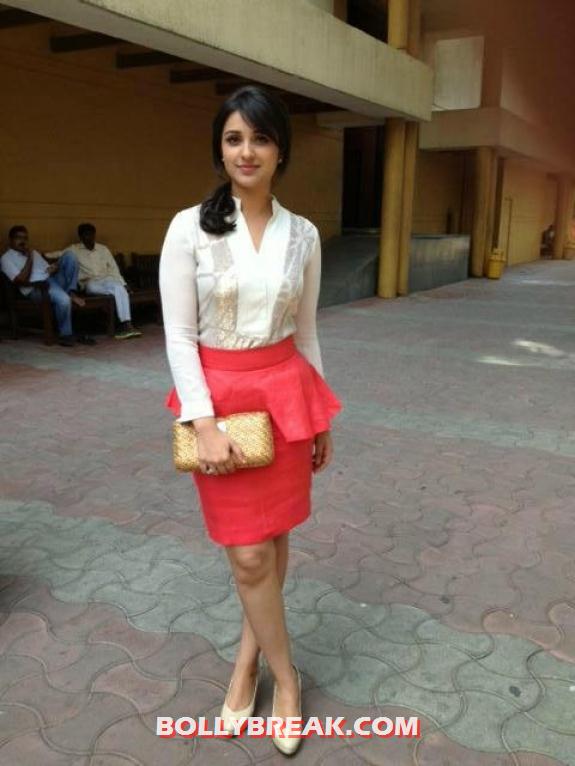 Parineeti Chopra in skirt - (13) - Parineeti Chopra Cute & Hot Stills