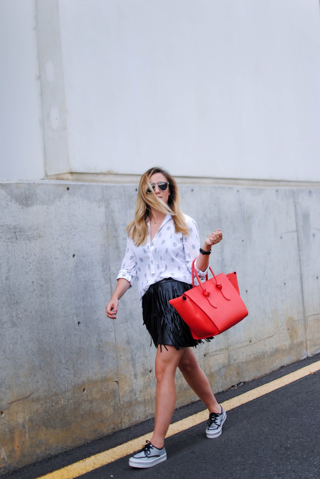 daniel wellington, style, blogger, fringe, leather, loft, 1.state, skirt, sneakers, platform, dolce vita, button down, black and white outfit, celine