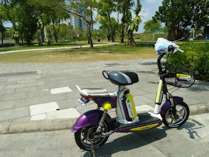 Electric moped in Hulhumale' City.