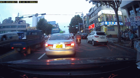 무개념/사고영상 - 일상속의 돕고사는 한국인 : 47.gif