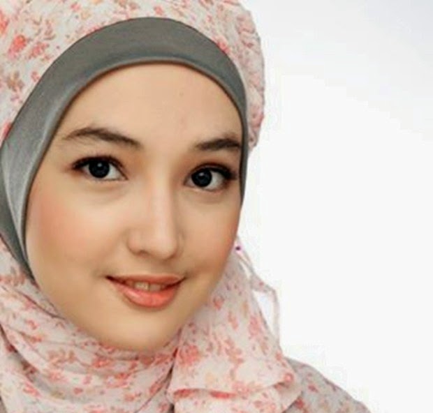 Biodata Anna Gilbert dan Koleksi Foto Terbaru Lengkap - Kalong Online