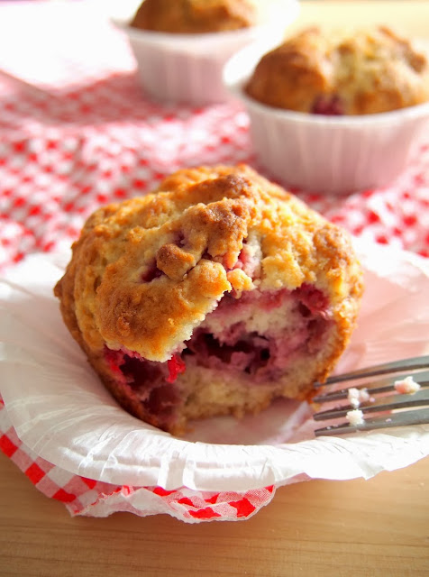 Raspberry Breakfast Muffins – Vadelmaiset aamiaismuffinit