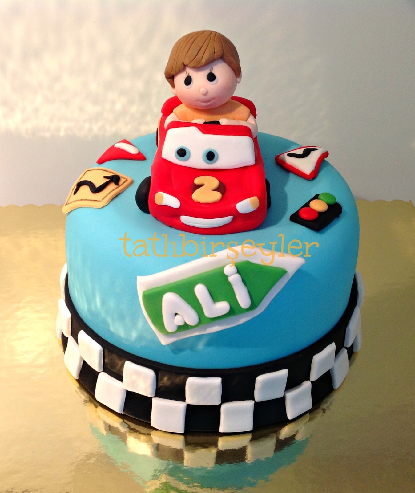 Tatlıbirşeyler arabalar pasta,cars pasta,şimşek mcquin pasta