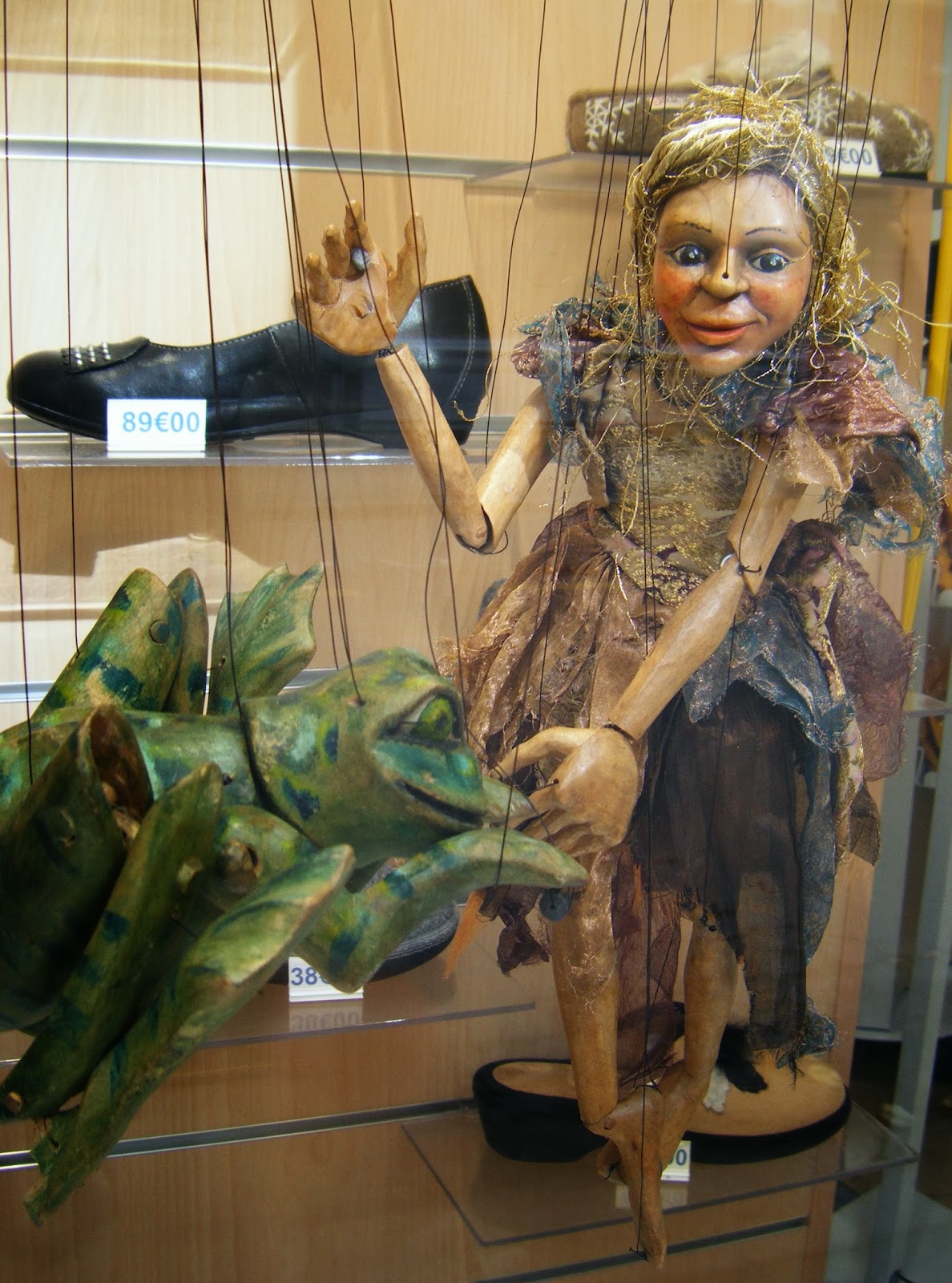 Magpie CharlevilleMézières Puppet Festival... Festival