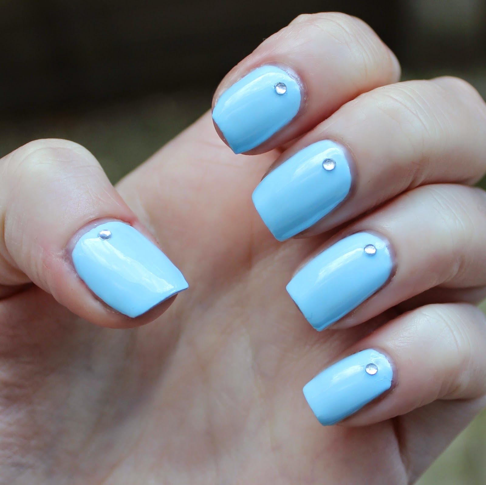 Dahlia Nails: Blue Diamond