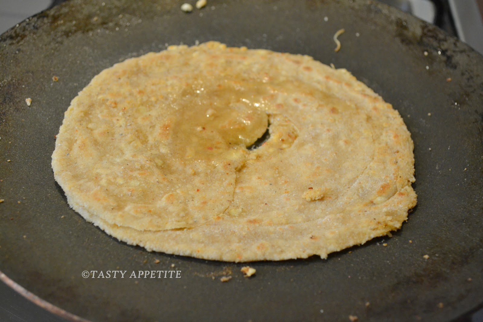 How to make Garlic Paratha / Indian Garlic Bread / Step-by-step Recipe: