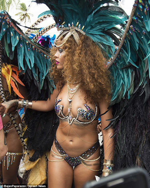 Rihanna carnival-amazinggh.com