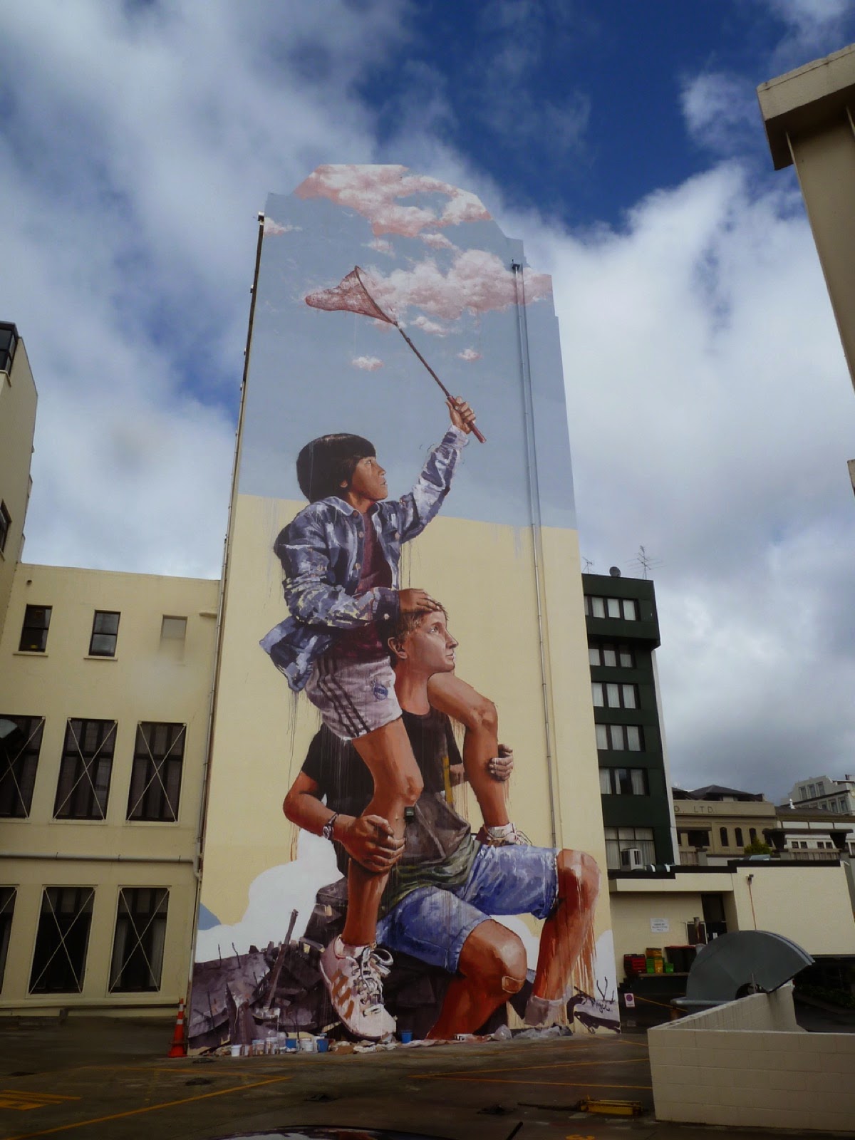 Fintan Magee creates a new mural in Dunedin, New Zealand