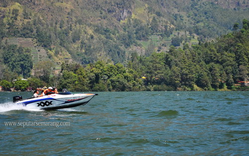 Foto Indahnya Panorama Telaga Sarangan