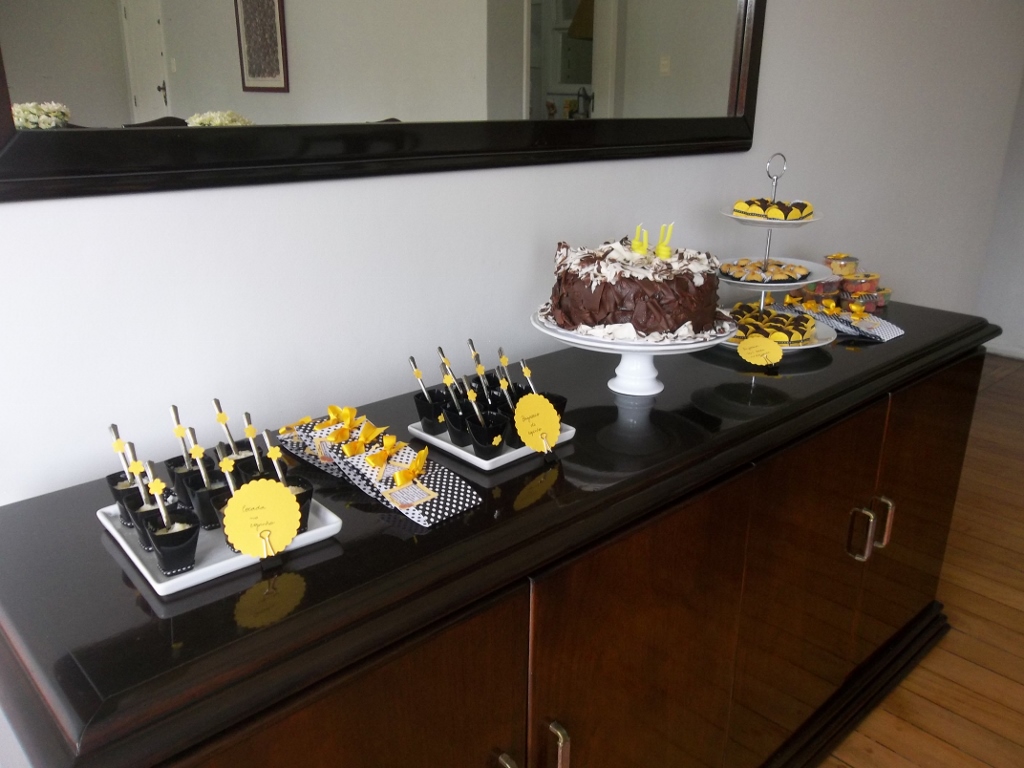 decoracao amarelo branco e preto: Coisas e Fatos: Decoração de aniversário preto, branco e amarelo decoracao amarelo branco e preto: Coisas e Fatos: Decoração de aniversário preto, branco e amarelo