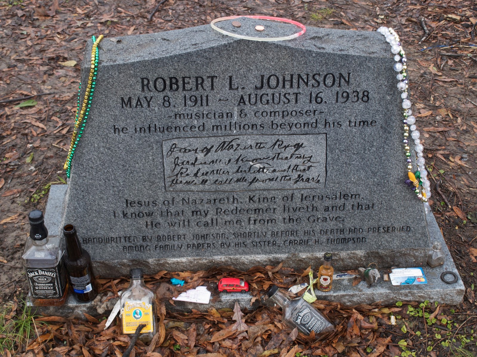 Weird, Wacky and Wild South Resting in the Blues The three graves of