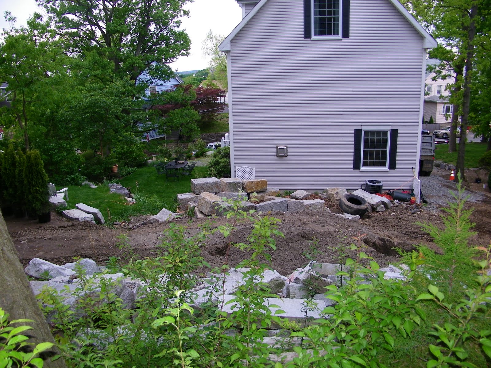 Maison Decor From ugly to pretty the story of our back yard.