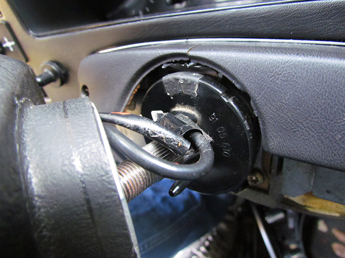 Crawls Backward (When Alarmed): Airbag Removal, Steering Upper Bearing  Bushing Replacement on SAAB c900, Pt. 1