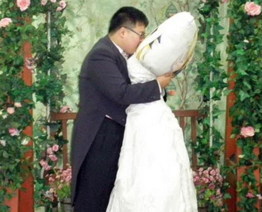 lee-jin-gyu-cium-istrinya.jpg