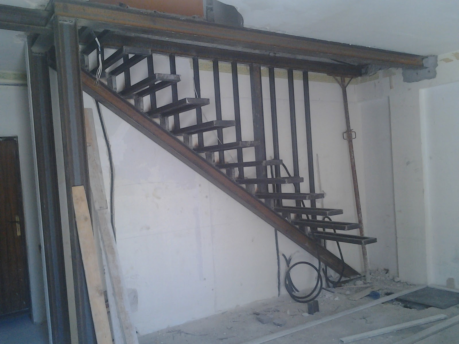 Architetto gaetano frudà : scala moderna a sbalzo (o sospesa) Scale a sbalzo struttura