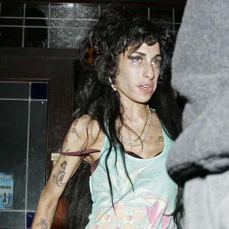 the yellow tomato: Amy Winehouse found dead