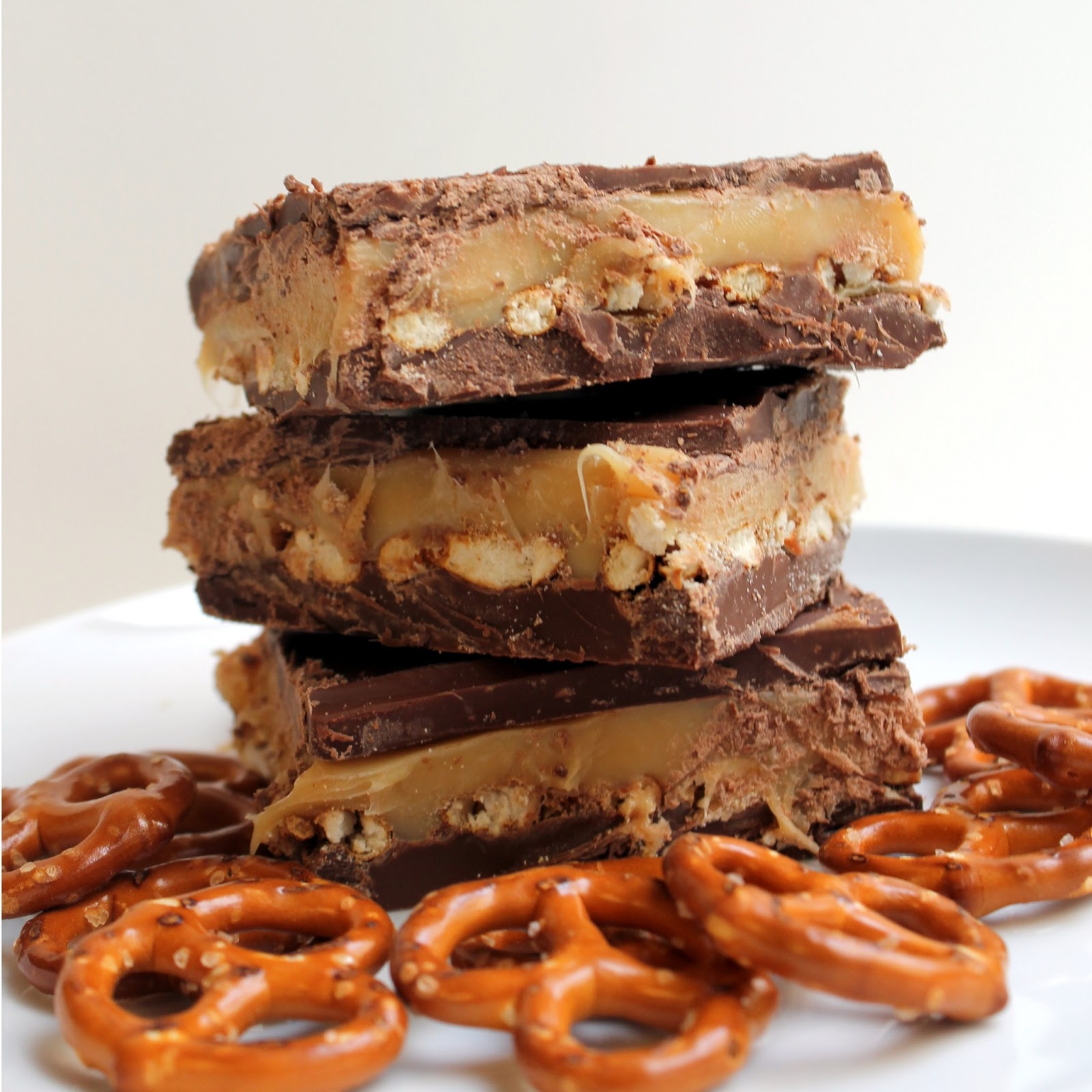 chocolate pretzel caramel bars