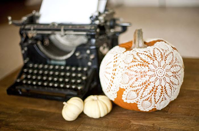 9 Simple Elegant Thanksgiving Crafts and DIY Projects for your table.| http://www.makeithandmade.com/2013/11/9-diy-thanksgiving-crafts-for-you.html