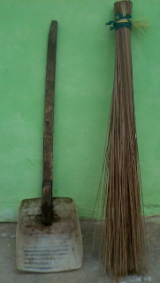 Memanfaatkan Jerigen/Kompan Bekas Pengki/ikrak dan sapu lidi