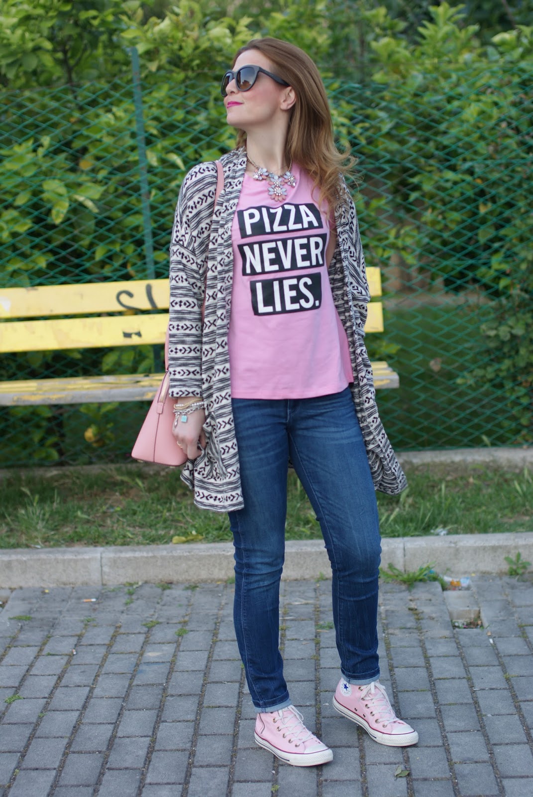 Pizza never lies, Zaful pink t-shirt, Zaful pizza never lies, casual pink look on Fashion and Cookies fashion blog, fashion blogger style
