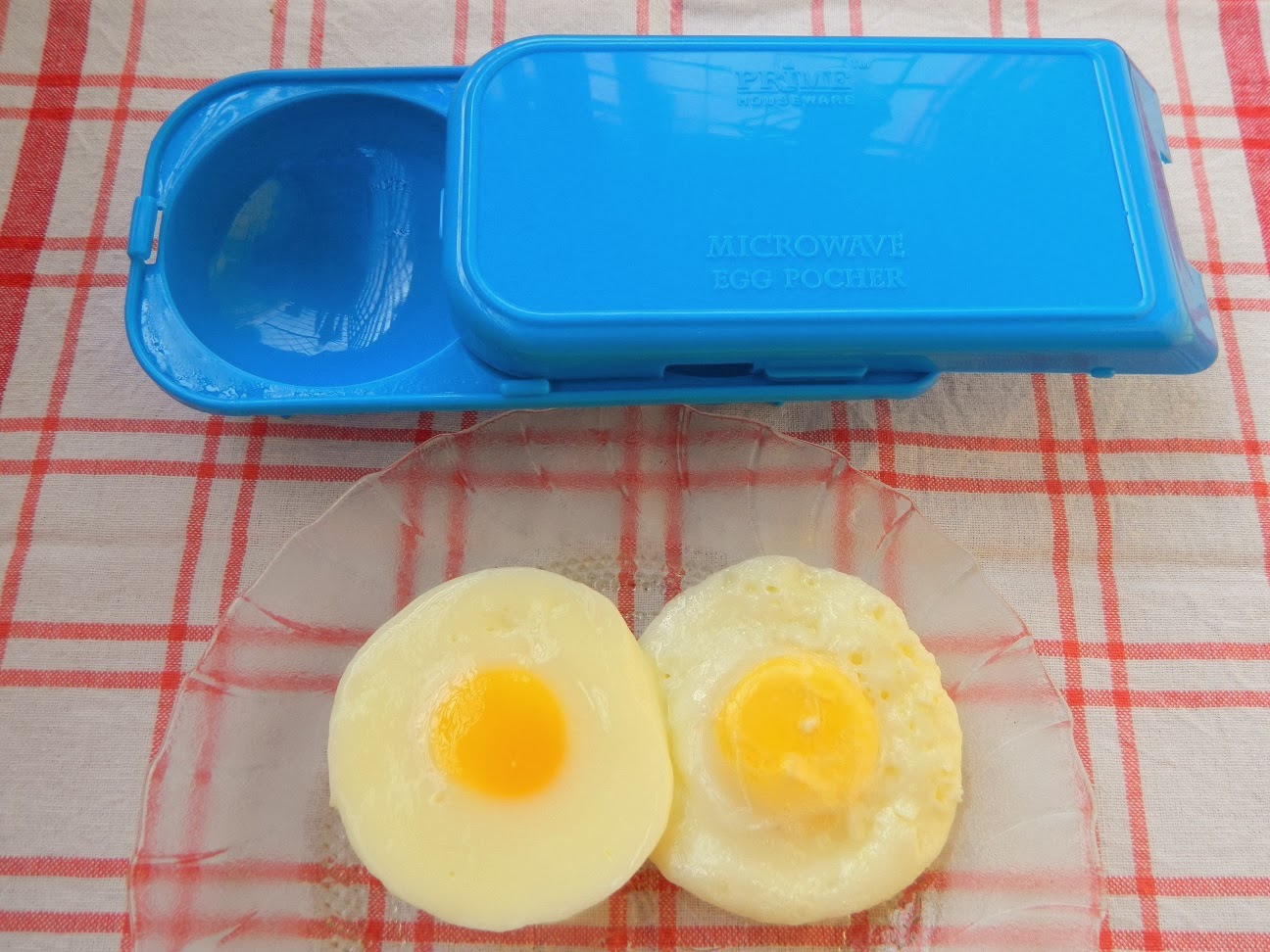 Niya's World How to cook eggs in a Microwave Egg Poacher?