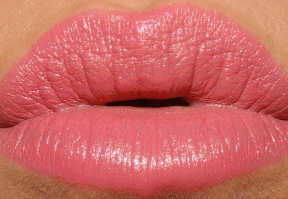 FashionistA Lipstick in Natural Pink