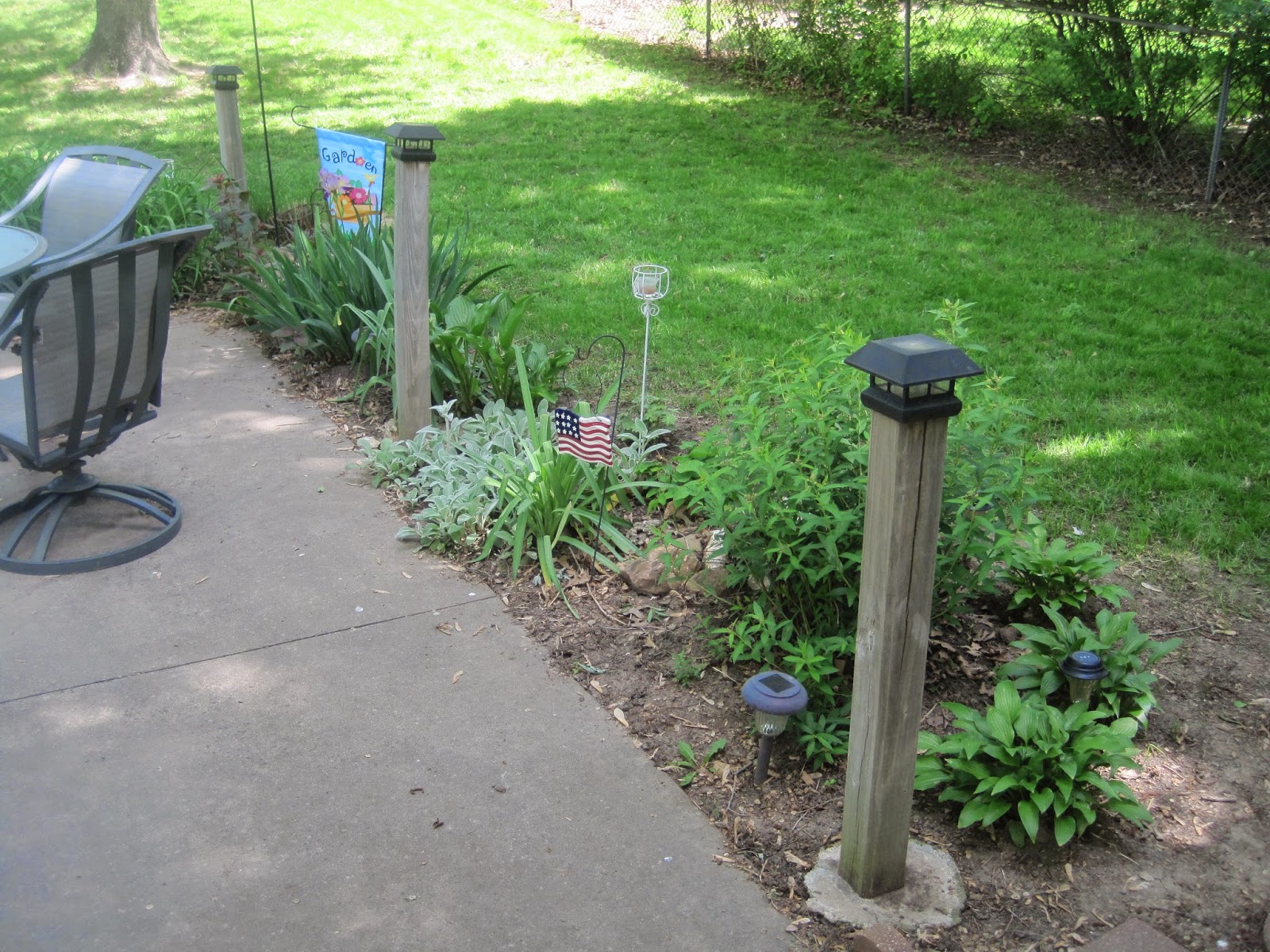 Decorated Chaos Staining Wood Posts the EASY Way!