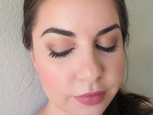 a picture of Sweet & simple makeup look ; Urban Decay Naked Smoky Palette