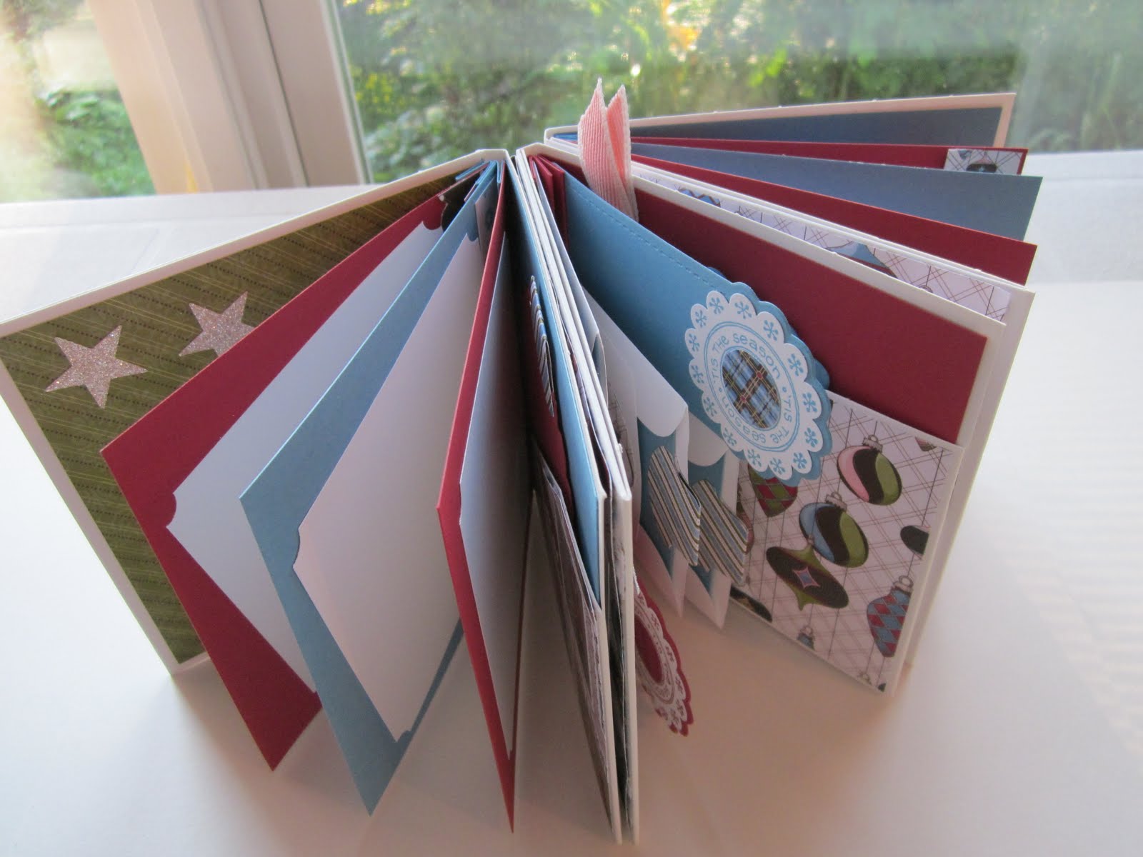 Free Tutorials: CD Mini Scrapbook Tutorial