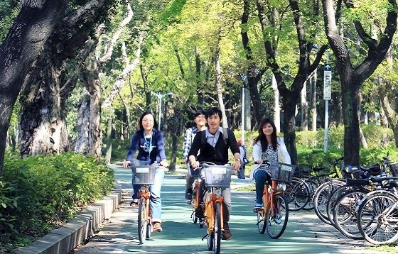 今日(4)和昨天一樣是多雲到晴天氣,但靠山區的民眾要留意午後雨。 今日(4)和昨天一樣是多雲到晴天氣,但靠山區的民眾要留意午後雨。