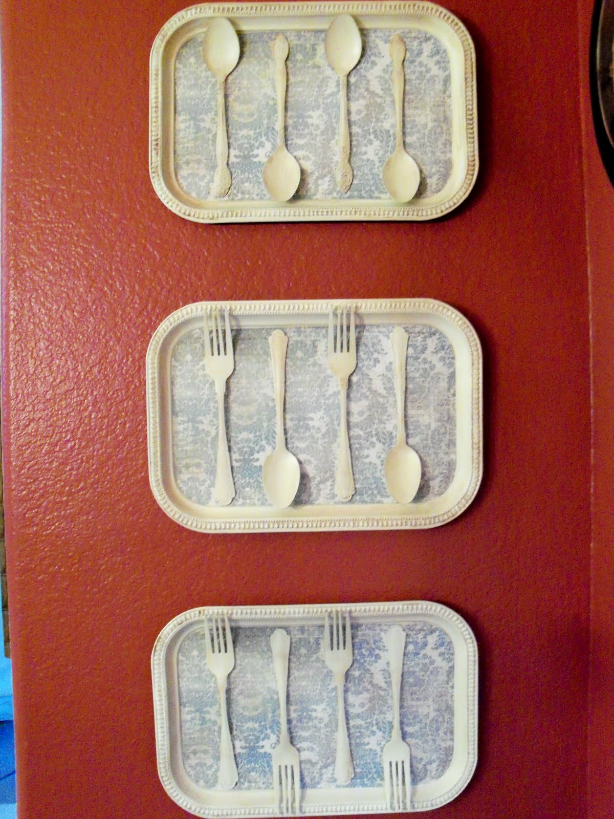 A Lil Bird told me... One Dollar Wednesday... cutlery trays