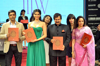 Hema Malini & Sonam Kapoor at IIJW 2012 inauguration photos