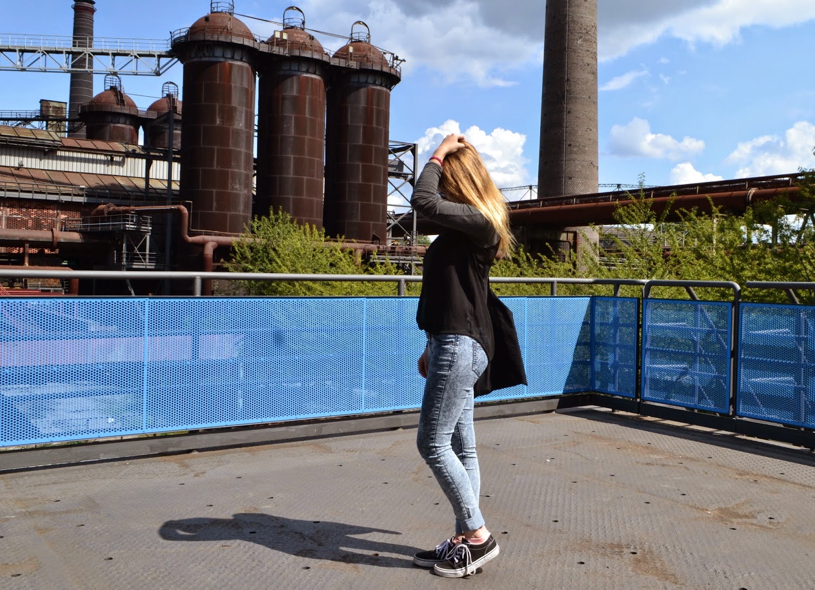 Me And All Hotel Dusseldorf Black Palms