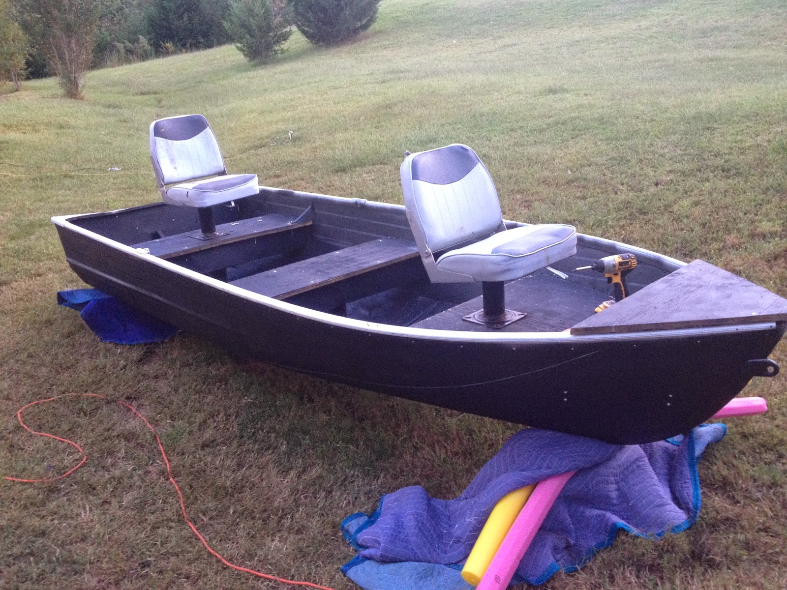Putting Carpet In Jon Boat Carpet Vidalondon