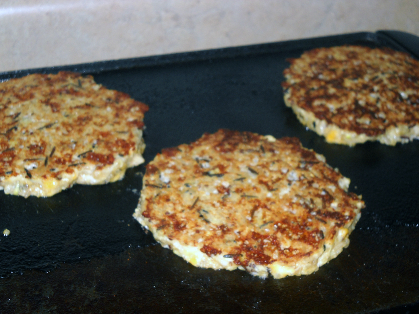 SamanthaSaurus EATS!!! Quinoa/Rice Burgers!