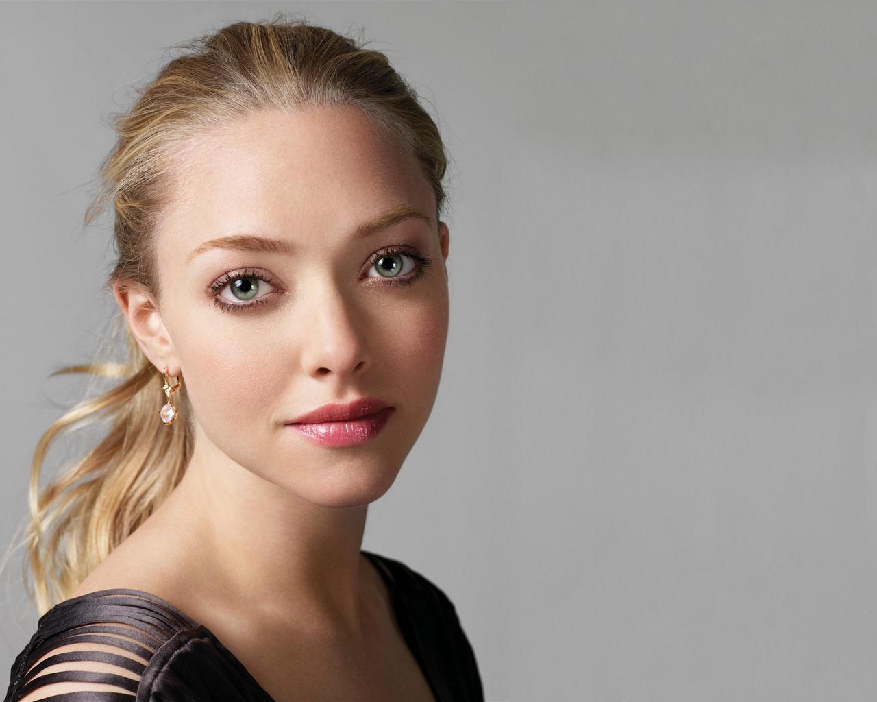 http://3.bp.blogspot.com/-ZPXjJbz1z-4/T6I0Pp97MvI/AAAAAAAAF94/F_FEj3hil-w/s1600/Amanda-Seyfried-2012+Wallpapers+04.jpg