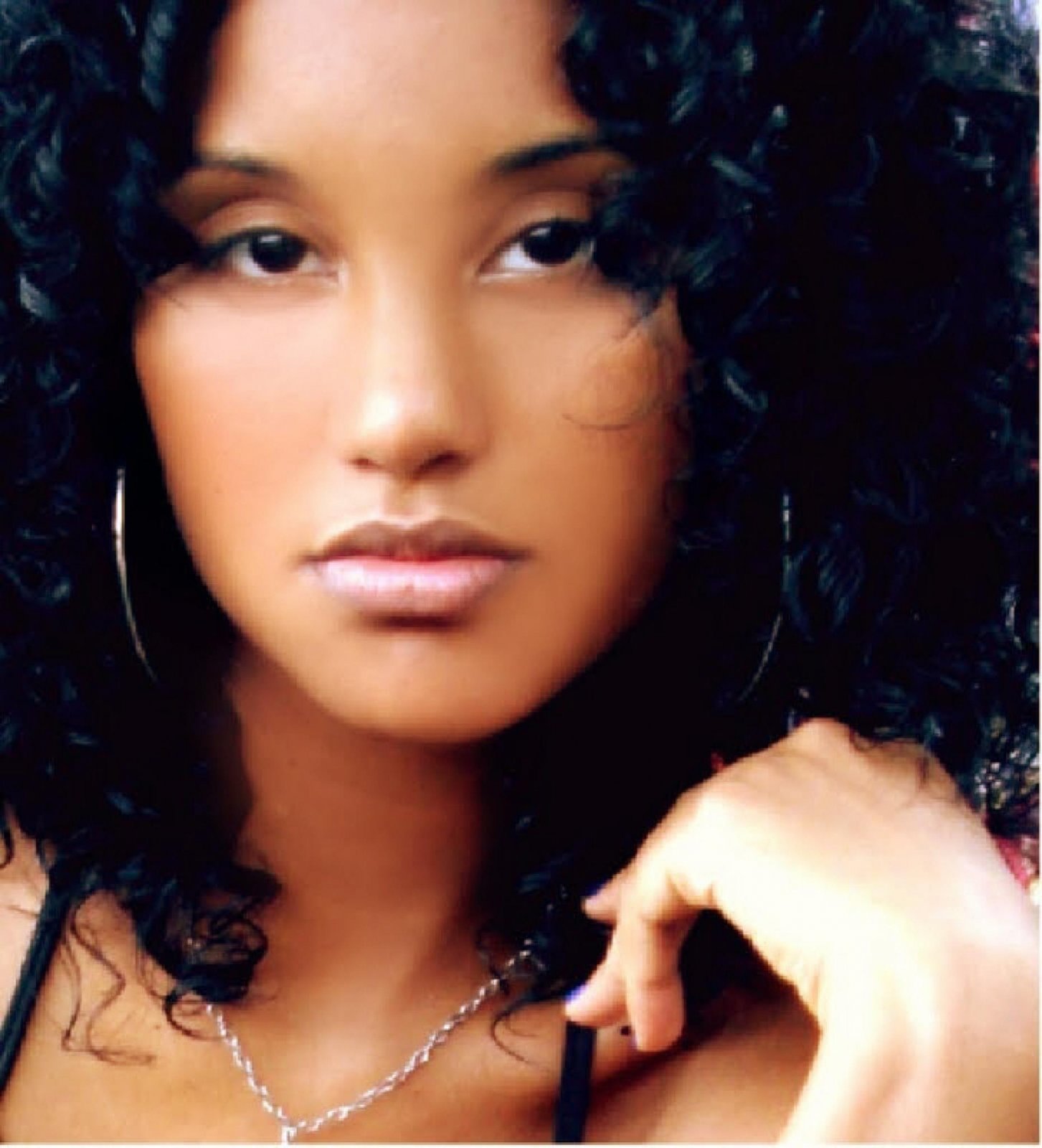 Carol Bellucci - rising pop star from Brazil Carol Bellucci - rising pop star from Brazil